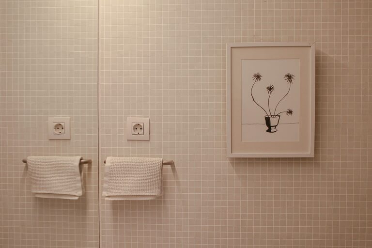 How to Create a Minimalist Bathroom Setup